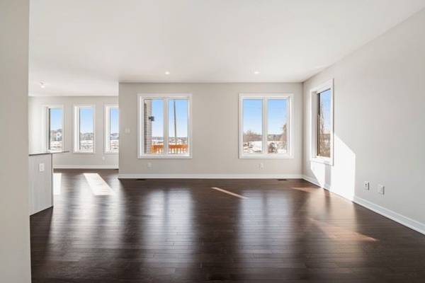 1005 Canoe ST, Barrhaven, ON K2J 7M5