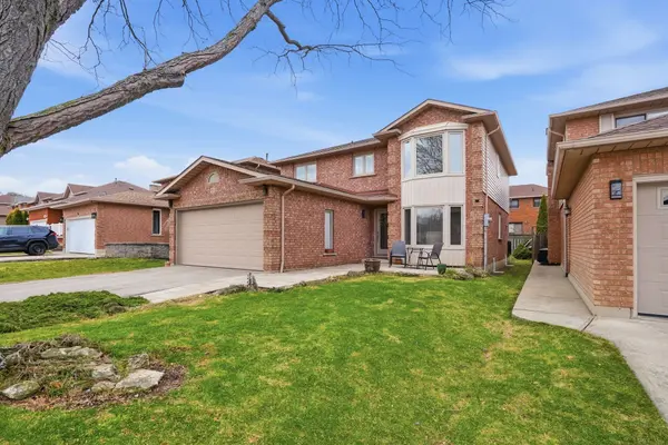 31 Republic AVE, Hamilton, ON L9B 2G6