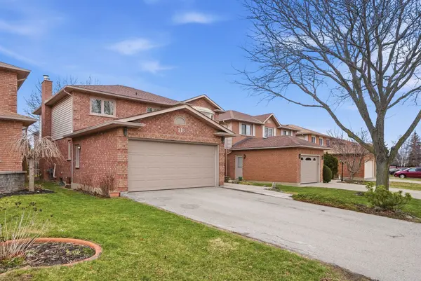 31 Republic AVE, Hamilton, ON L9B 2G6