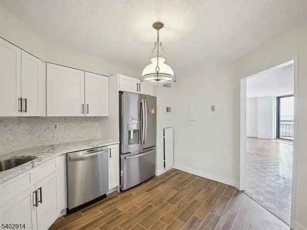 2138 Harmon Cove Tower #2138, Secaucus Town, NJ 07094