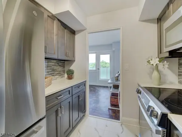 377 S Harrison Street #8I, East Orange City, NJ 07018