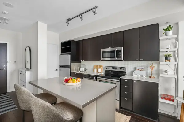 103 The Queensway N/A #2206, Toronto W01, ON M6S 5B3