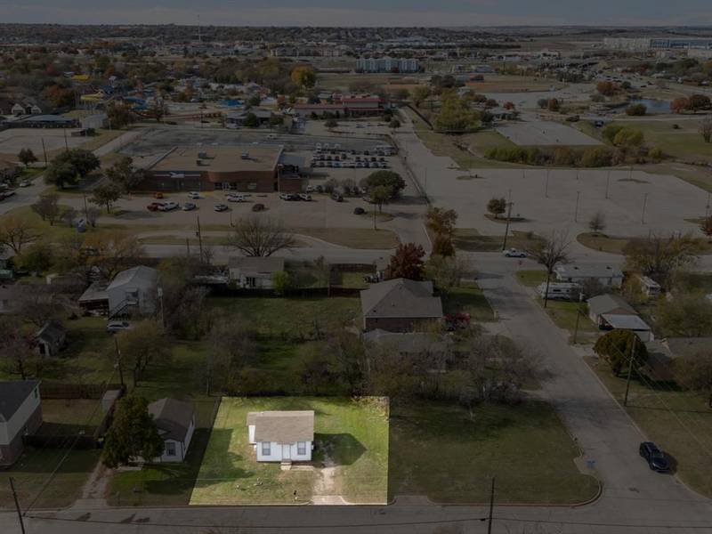 313 Hallvale Drive, White Settlement, TX 76108