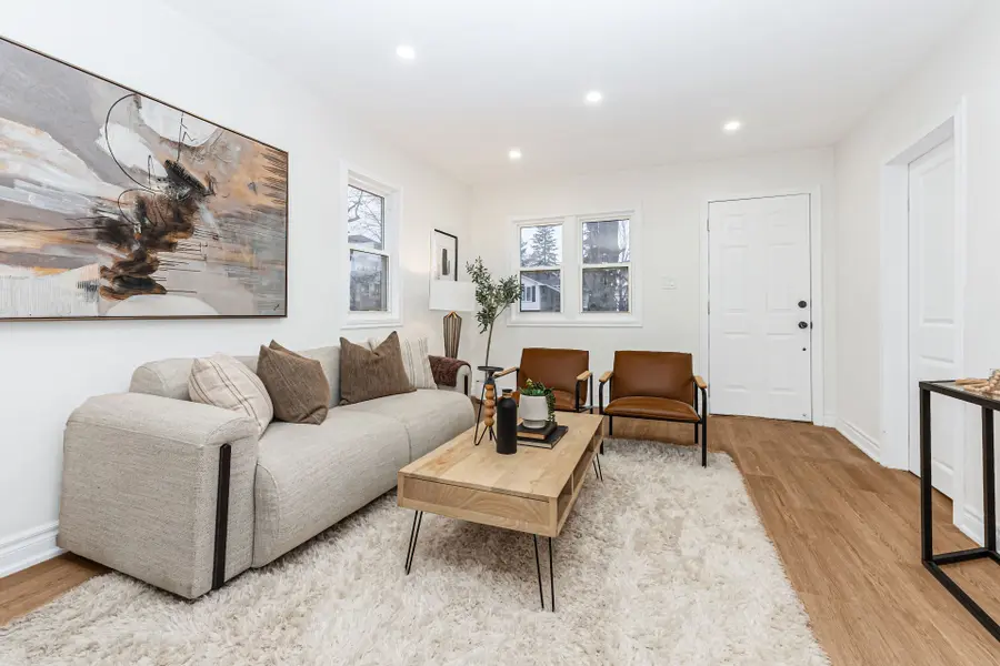 377 Adelaide AVE W, Oshawa, ON L1J 2R7