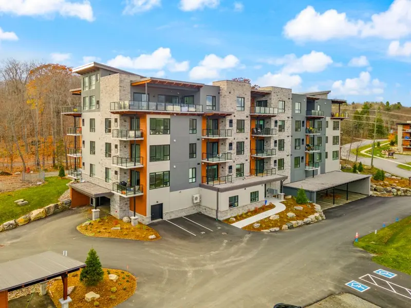 18 Campus TRL #107, Huntsville, ON P1H 1C6