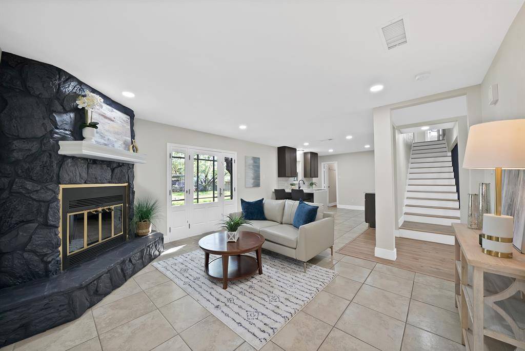 1213 Walker Drive, Hurst, TX 76053