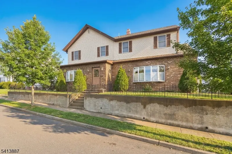 222 W 4Th St, Clifton City, NJ 07011