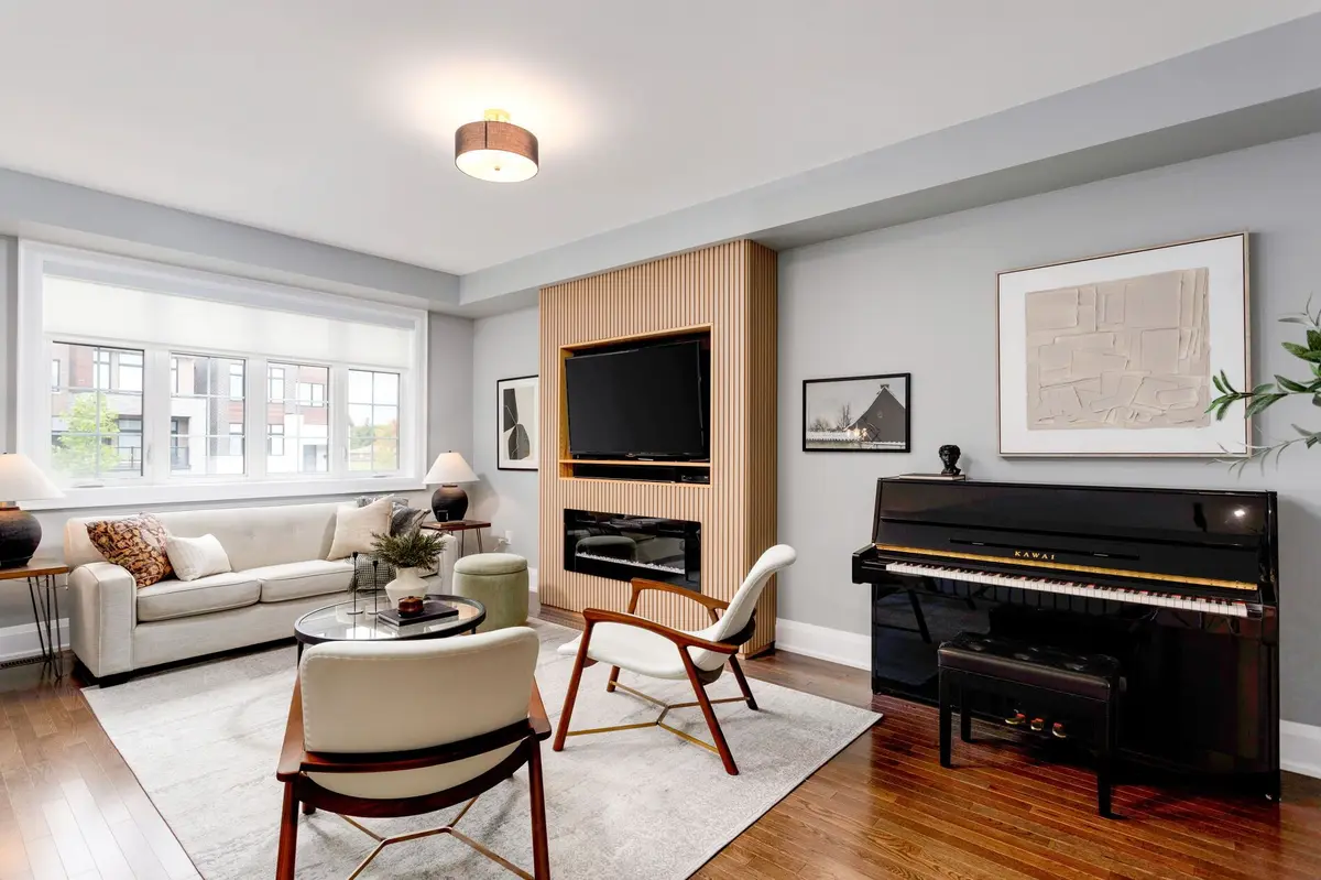 9 Chimney Swift CT, Toronto W08, ON M9B 0C6