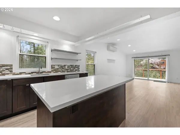 4594 SW CALDEW ST #A, Portland, OR 97219