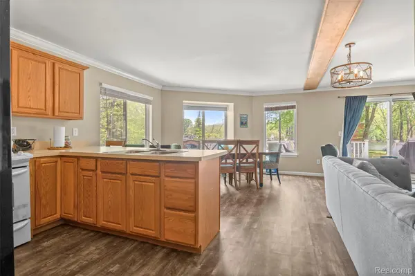 11970 Greenway CIR, Green Oak Township, MI 48178