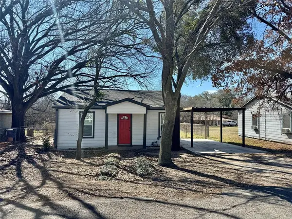 113 W Arnold Street, Granbury, TX 76048