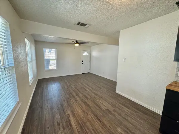 113 W Arnold Street, Granbury, TX 76048