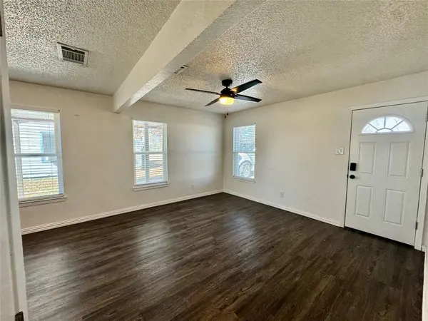 113 W Arnold Street, Granbury, TX 76048