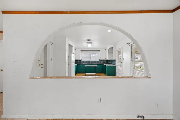 1002 W Woodlawn Street, San Saba, TX 76877