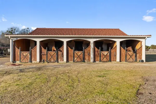 1715 S Joe Wilson Road, Ovilla, TX 75104