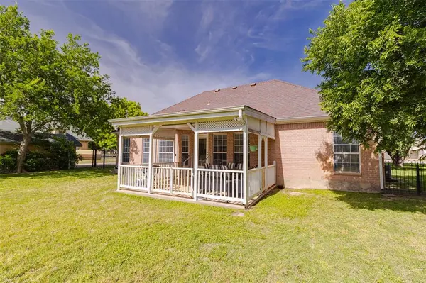 1503 S College Avenue, Decatur, TX 76234