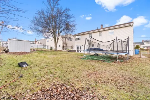 32 Sunset Dr, Woodbridge Twp., NJ 07064