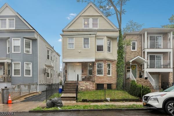 148 N 15Th St, East Orange City, NJ 07017