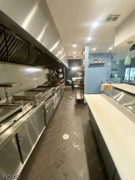 897 Ringwood Ave, Wanaque Boro, NJ 07420