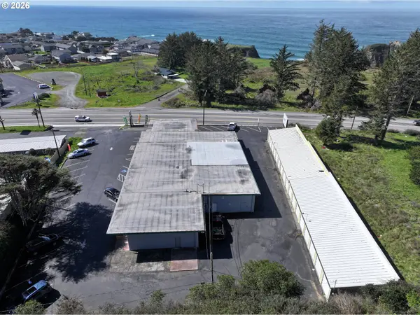 1240 CHETCO AVE, Brookings, OR 97415