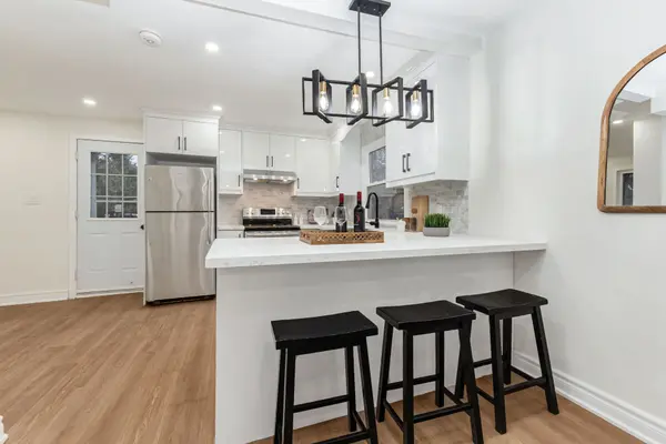 377 Adelaide AVE W, Oshawa, ON L1J 2R7