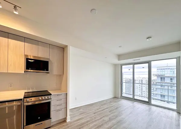 185 Deerfield RD #1302, Newmarket, ON L3Y 0G7