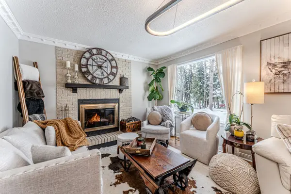 153 Browning TRL, Barrie, ON L4N 6R2