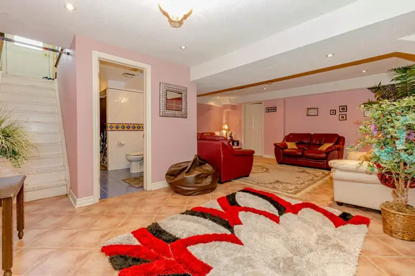 Address not disclosed, Mississauga, ON L5M 5M4