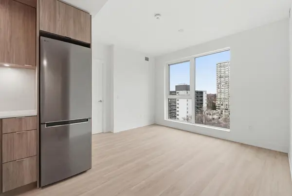 25 Cordova AVE #801, Toronto W08, ON M9A 0E5