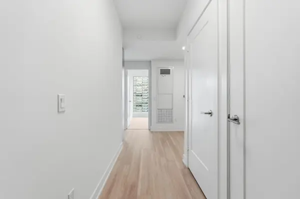 25 Cordova AVE #801, Toronto W08, ON M9A 0E5