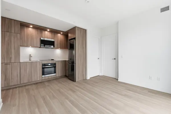 25 Cordova AVE #801, Toronto W08, ON M9A 0E5
