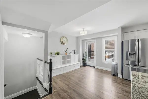 2375 Truscott DR #2, Mississauga, ON L5J 0A9