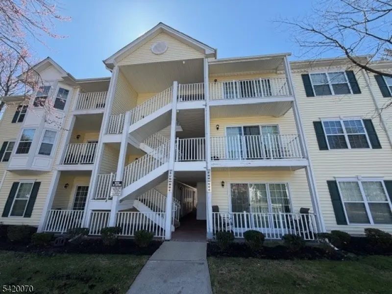 89 Albury Way, North Brunswick Twp., NJ 08902