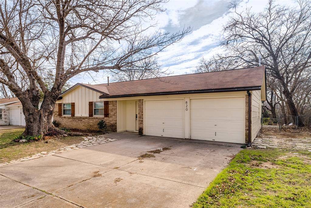 820 E Glendale Street, Crowley, TX 76036