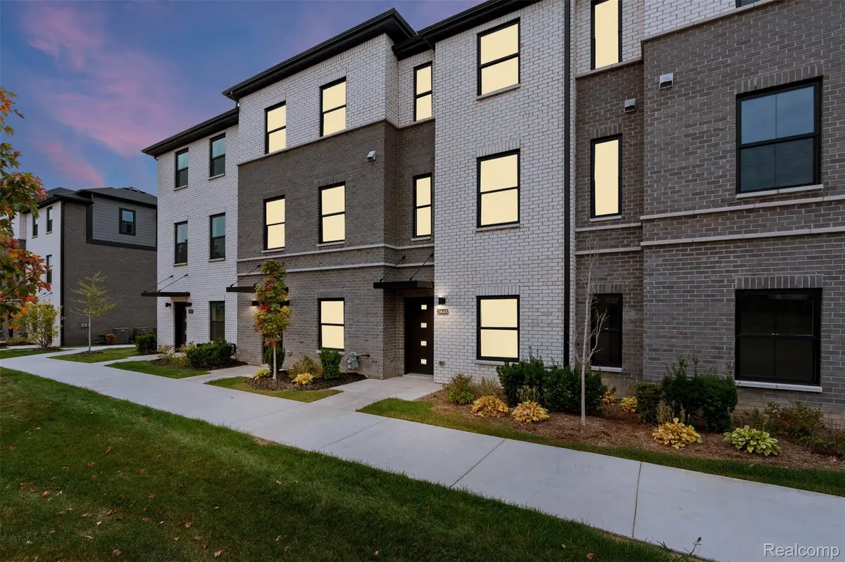 2845 Summers PL, Troy, MI 48084