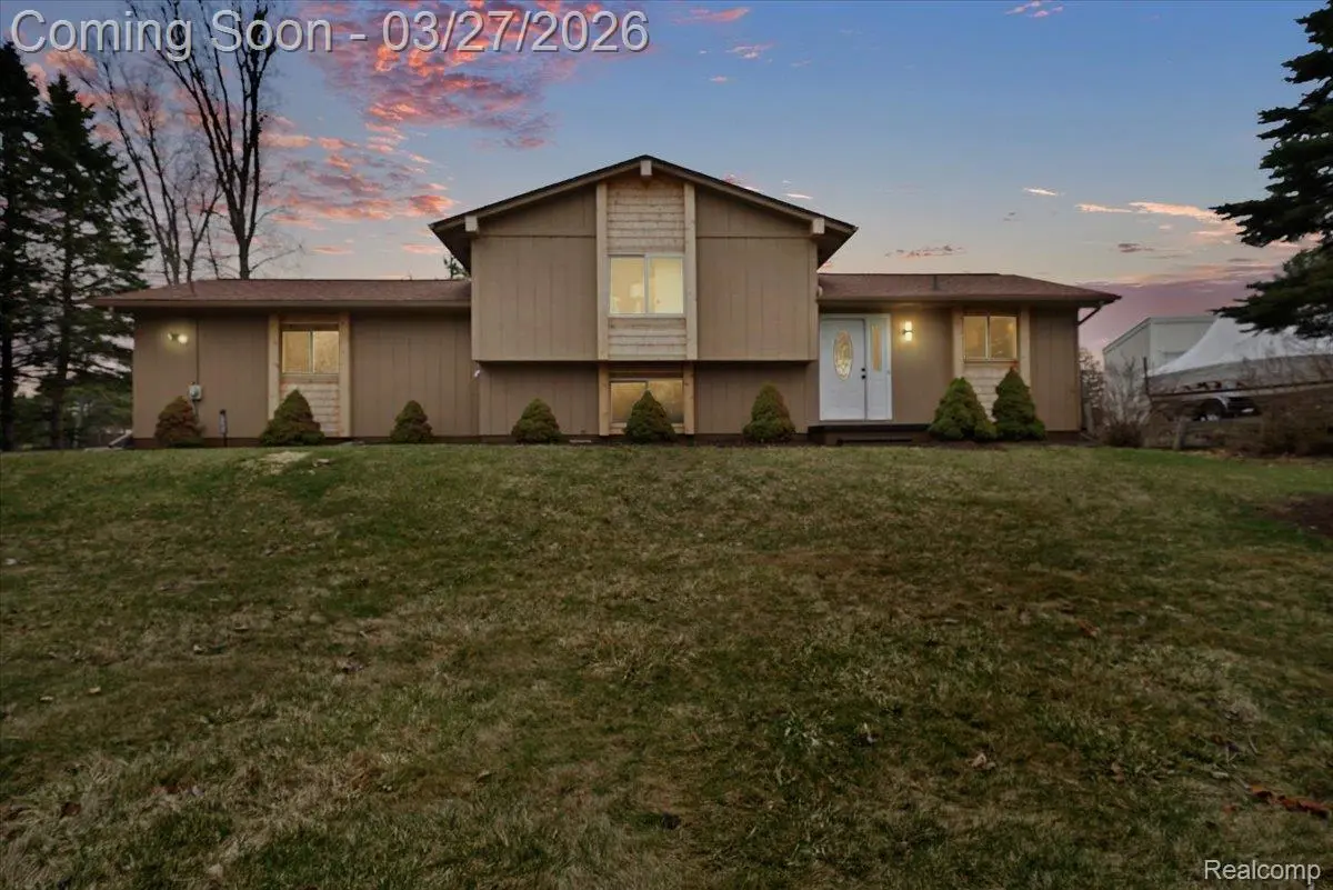 1365 Thistelridge, Holly Township, MI 48442