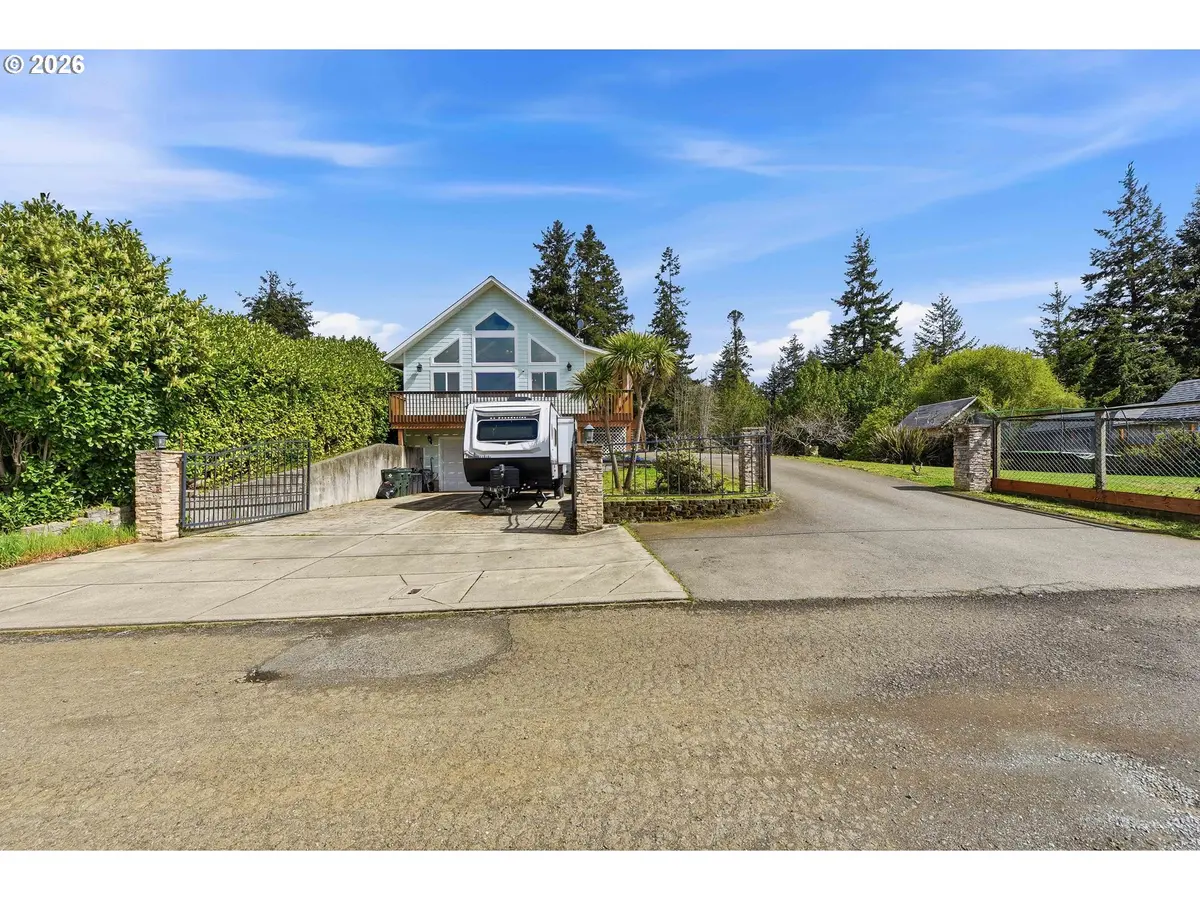874 N HENRY ST, Coquille, OR 97423