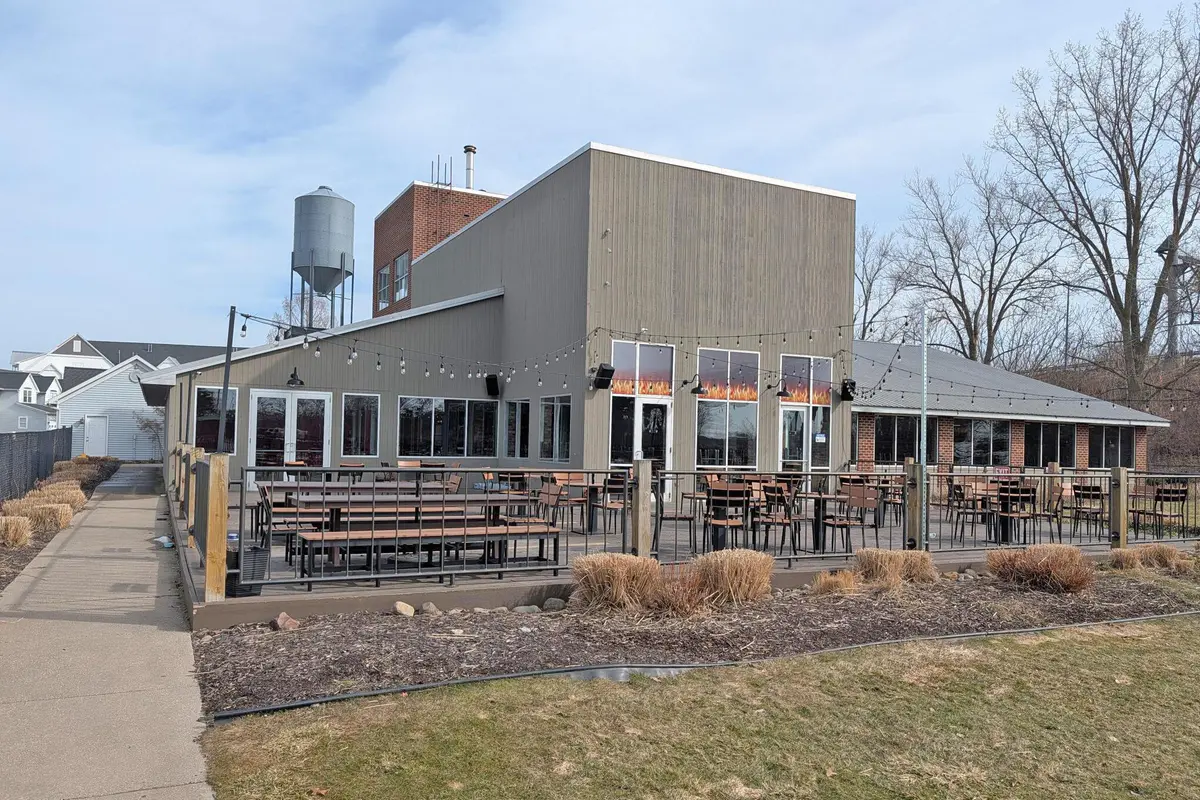 971 W Savidge ST, Spring Lake Vllg, MI 49456