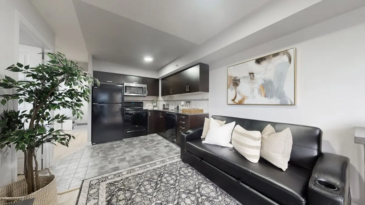 30 Meadowglen PL #617, Toronto E09, ON M1G 0A6