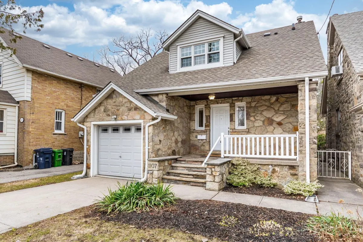 1107 Royal York RD, Toronto W08, ON M8X 2G8
