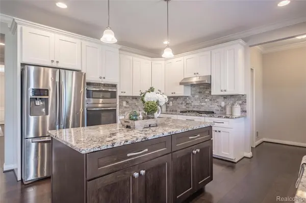 55712 Glenbrooke DR, Shelby Charter Township, MI 48316