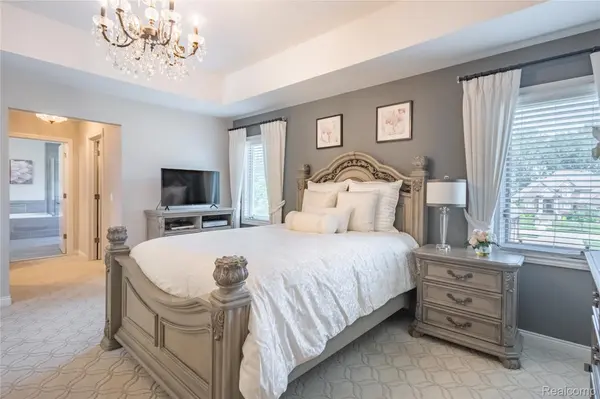 55712 Glenbrooke DR, Shelby Charter Township, MI 48316