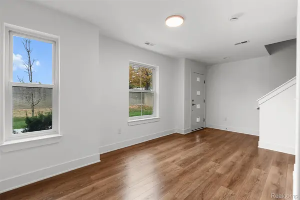 2845 Summers PL, Troy, MI 48084