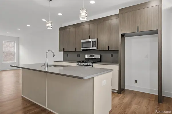 2845 Summers PL, Troy, MI 48084