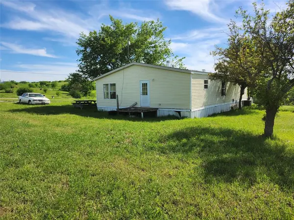 308 Coyote Trail, Rhome, TX 76078