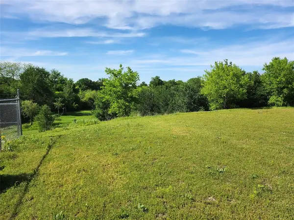 308 Coyote Trail, Rhome, TX 76078