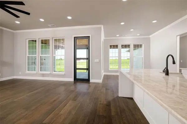 7196 Hawkeye Road, Krum, TX 76249