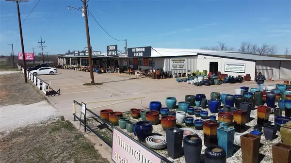 3916 US HWY 287 N, Henrietta, TX 76365