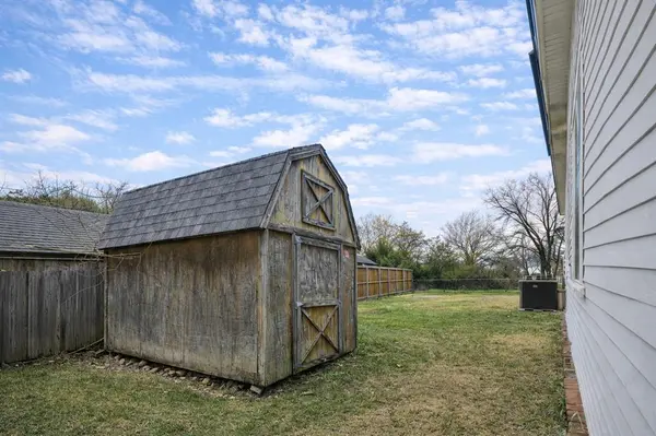 300 S Oak Street, Lorena, TX 76655