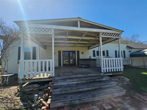 300 S Oak Street, Lorena, TX 76655